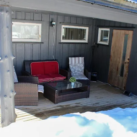 Hus Naer Og Sjusjoen