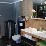 Nyaraló Hus Naer Og Sjusjoen *